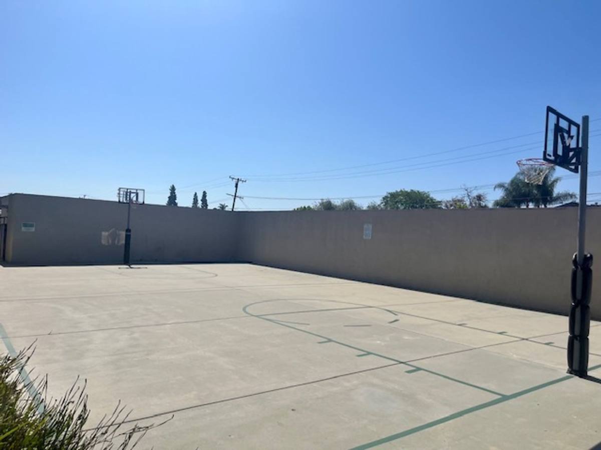 Apartment for rent at 6100 Edinger Ave, Huntington Beach, CA 92647