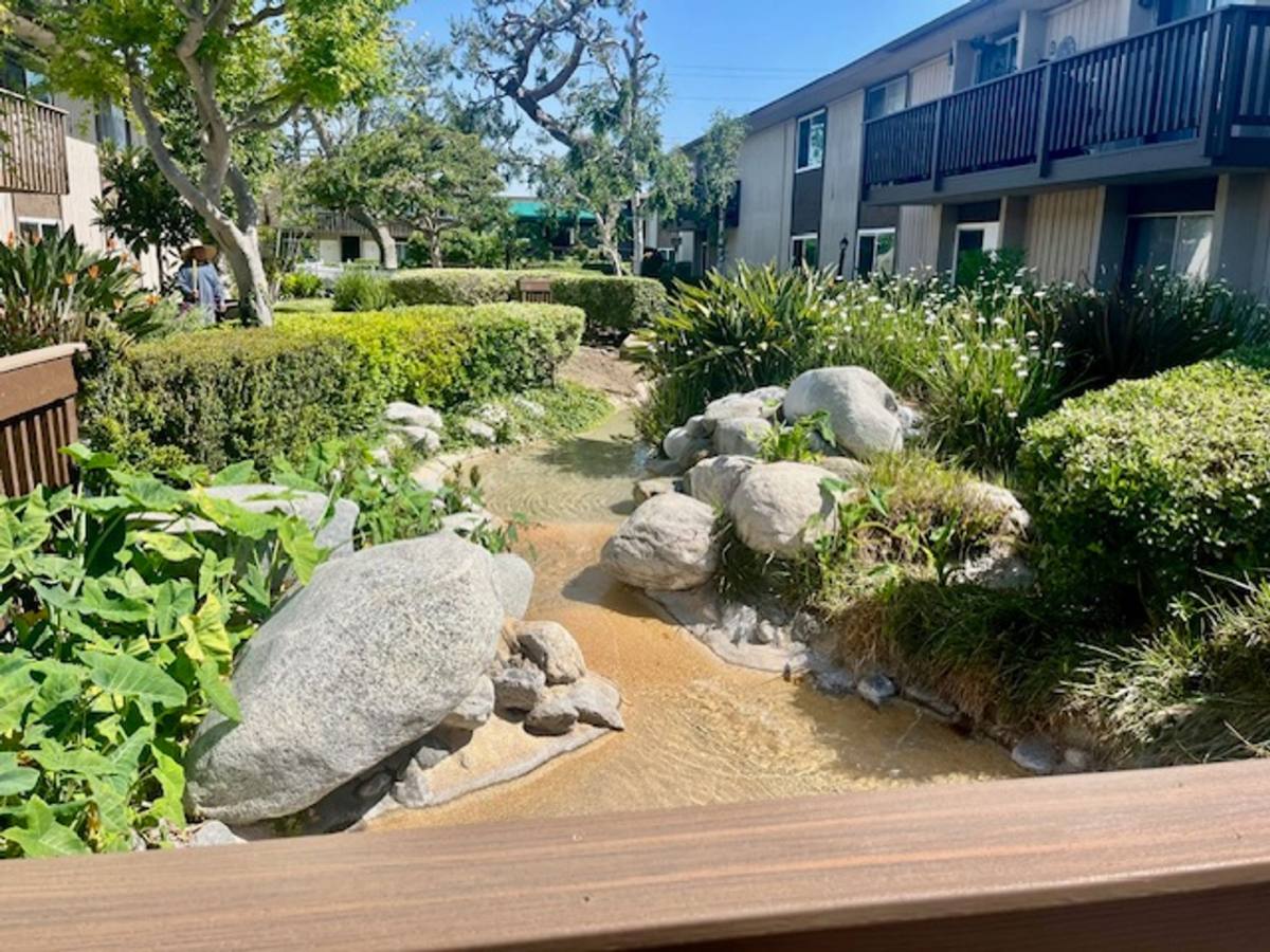 Apartment for rent at 6100 Edinger Ave, Huntington Beach, CA 92647