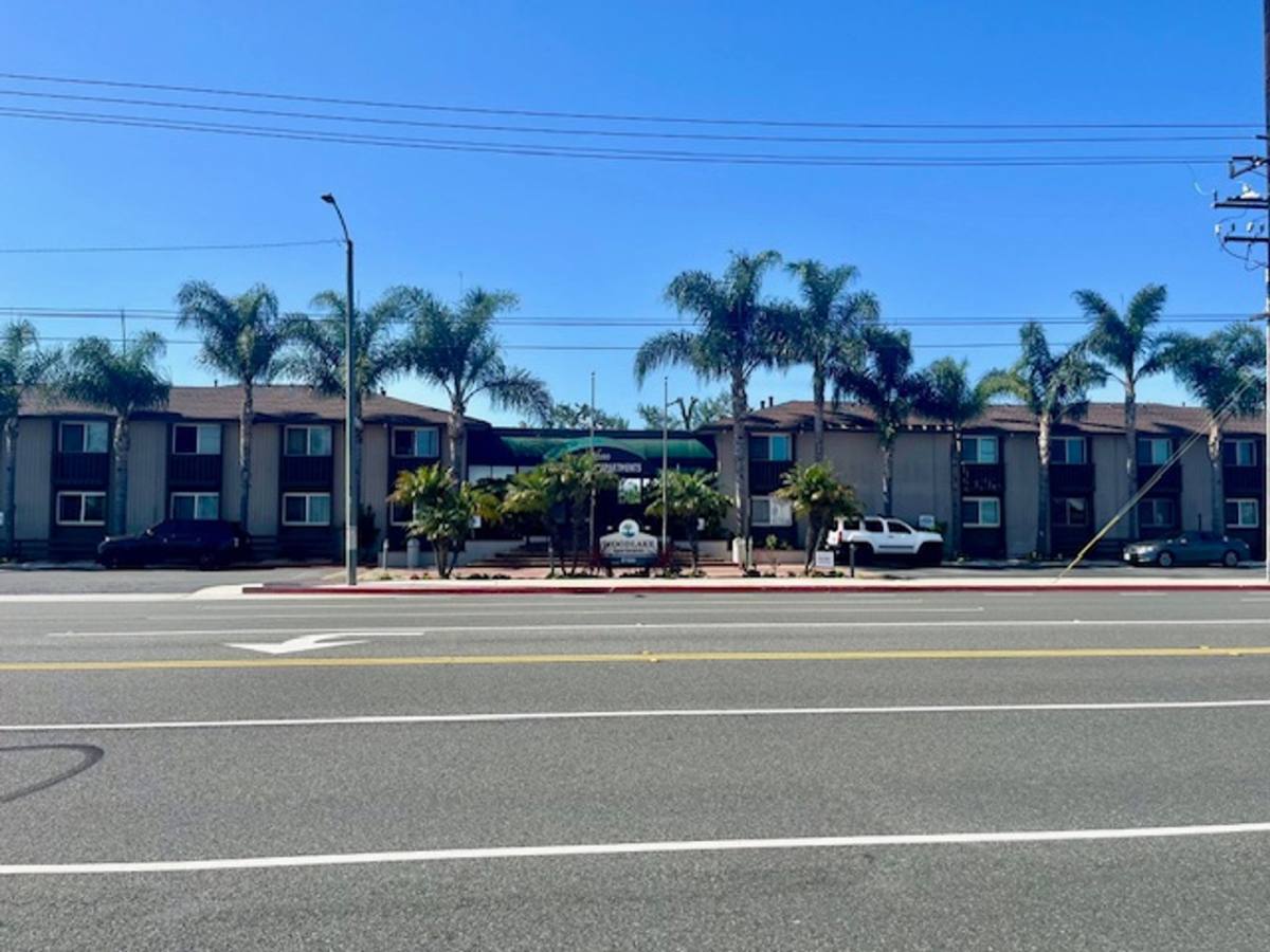 Apartment for rent at 6100 Edinger Ave, Huntington Beach, CA 92647