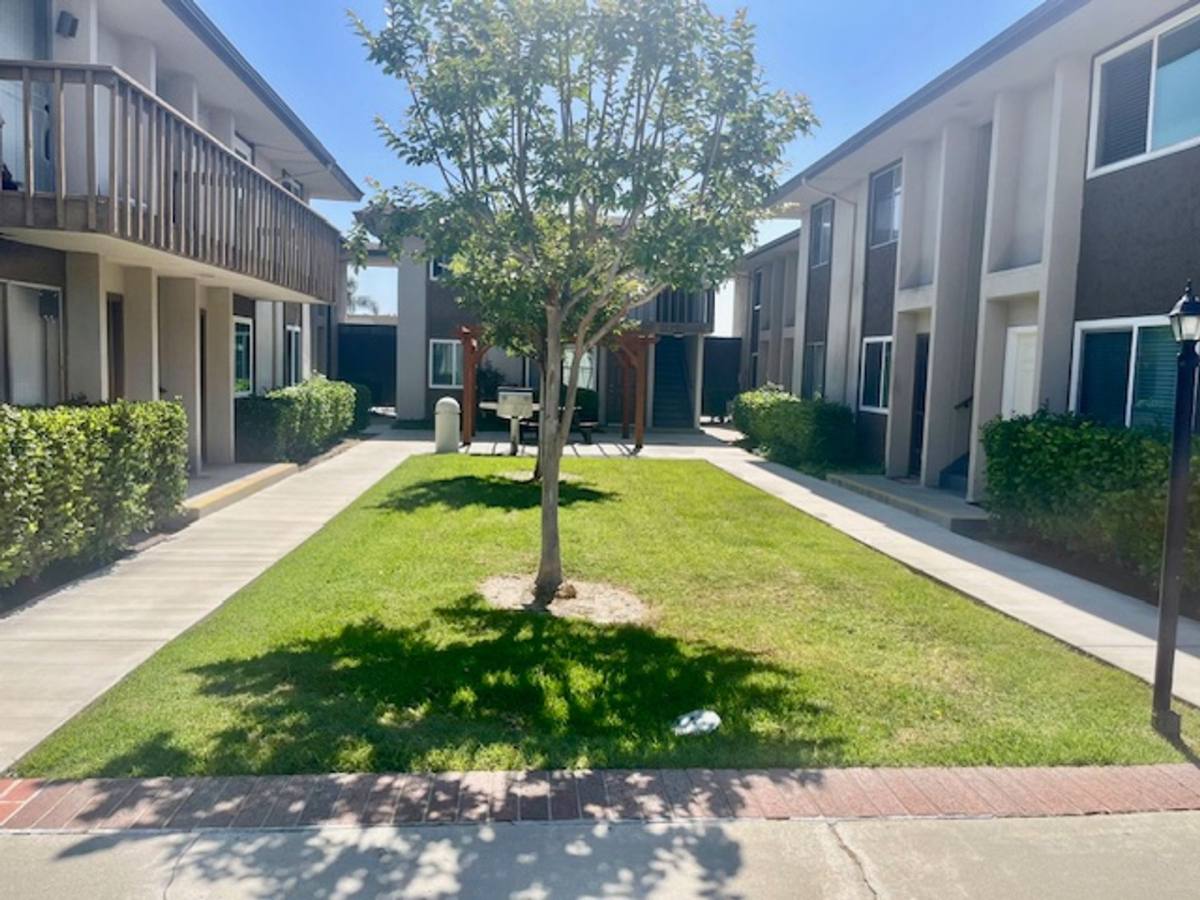 Apartment for rent at 6100 Edinger Ave, Huntington Beach, CA 92647