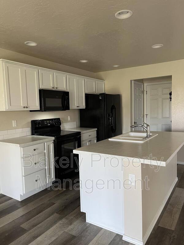 Townhouse for rent at 13521 Palm Beach Dr, Caldwell, ID 83607