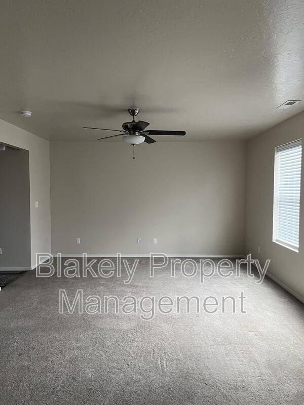 Townhouse for rent at 13521 Palm Beach Dr, Caldwell, ID 83607