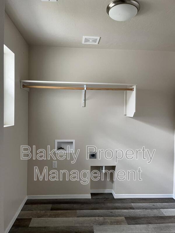 Townhouse for rent at 13521 Palm Beach Dr, Caldwell, ID 83607