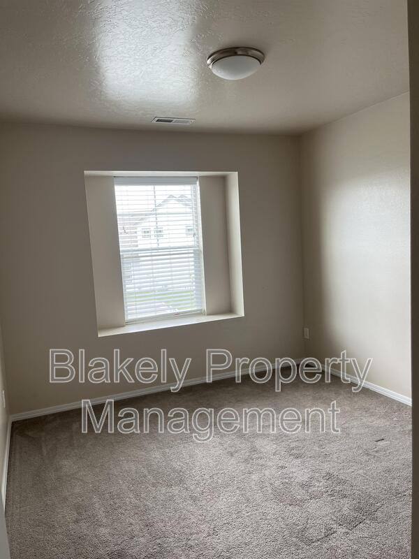 Townhouse for rent at 13521 Palm Beach Dr, Caldwell, ID 83607