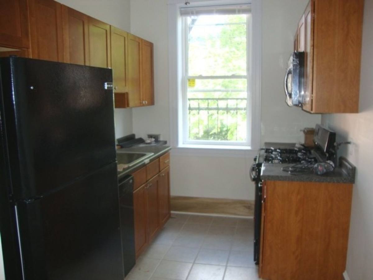 Apartment for rent at 136 Dwight St, New Haven, CT 06511