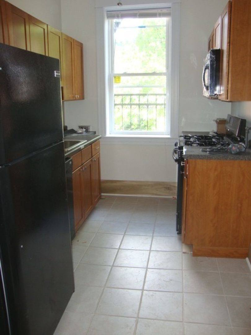 Apartment for rent at 136 Dwight St, New Haven, CT 06511