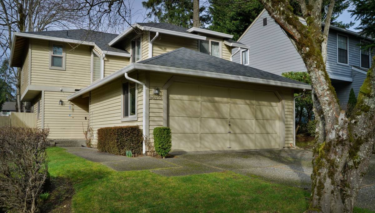 House for rent at 24212 SE 43rd Place, Issaquah, WA 98029