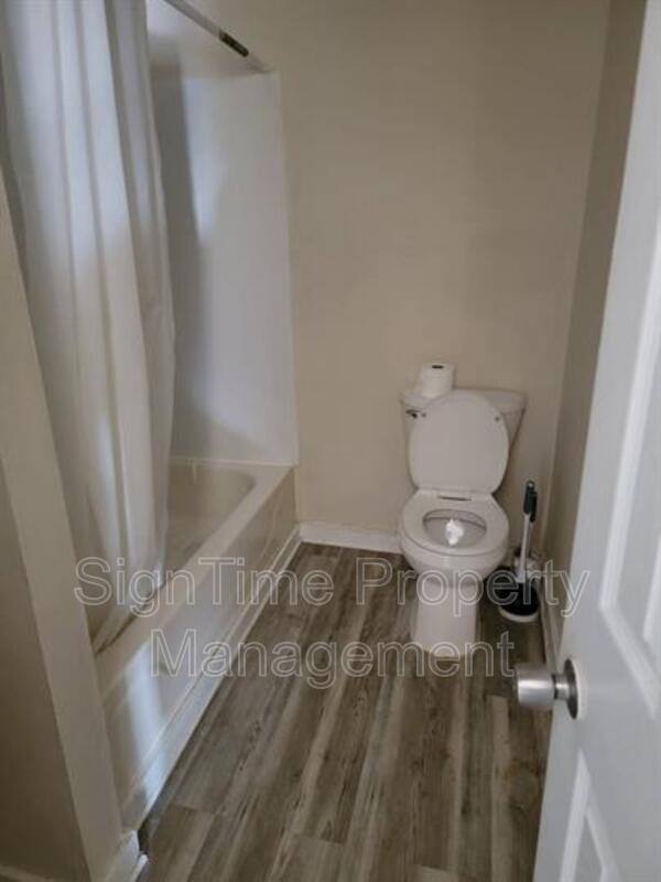Apartment for rent at 42 E Washington St #3, Hagerstown, MD 21740