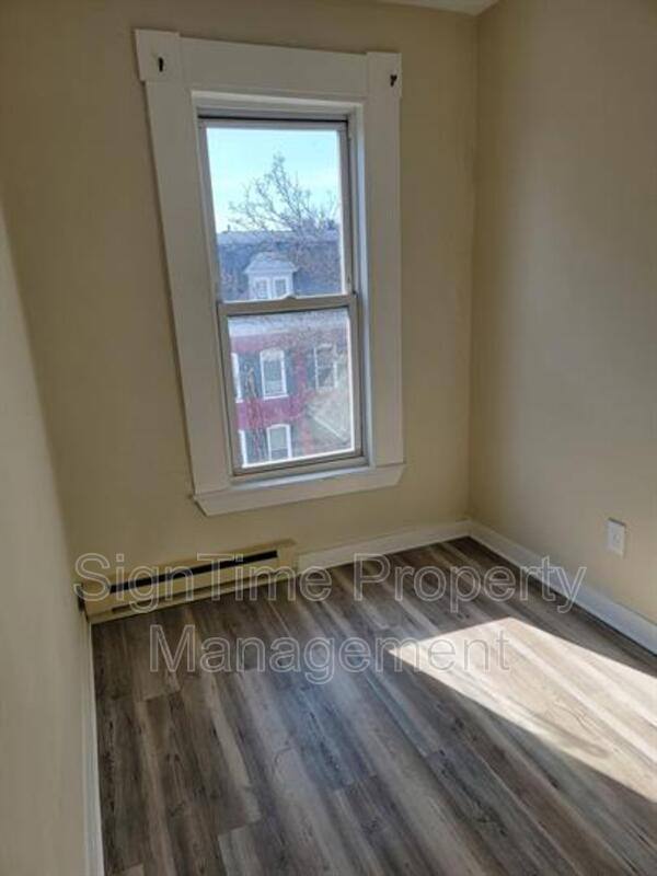 Apartment for rent at 42 E Washington St #3, Hagerstown, MD 21740