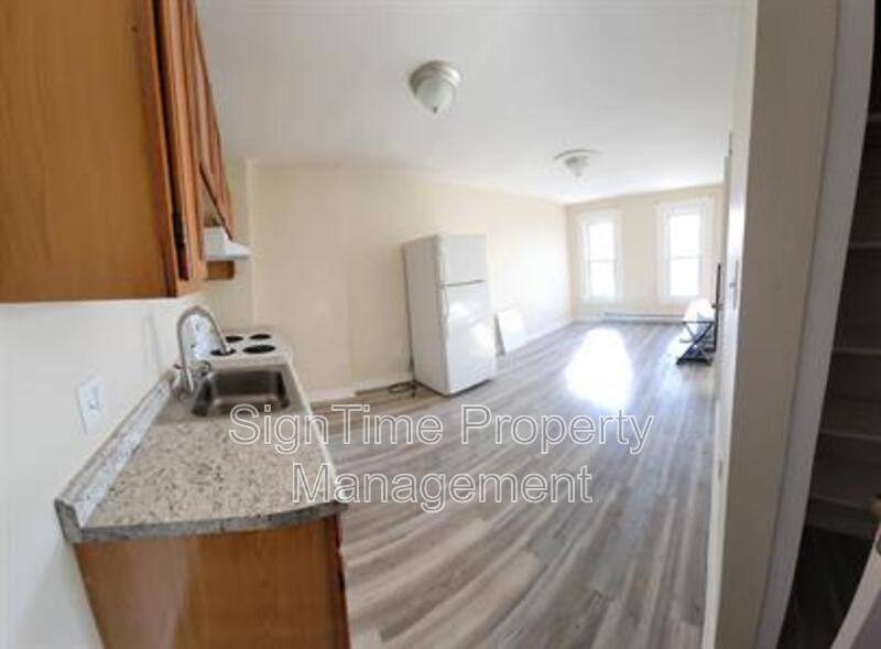 Apartment for rent at 42 E Washington St #3, Hagerstown, MD 21740