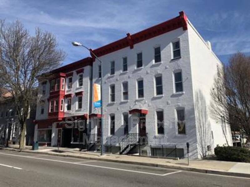 Apartment for rent at 42 E Washington St #3, Hagerstown, MD 21740