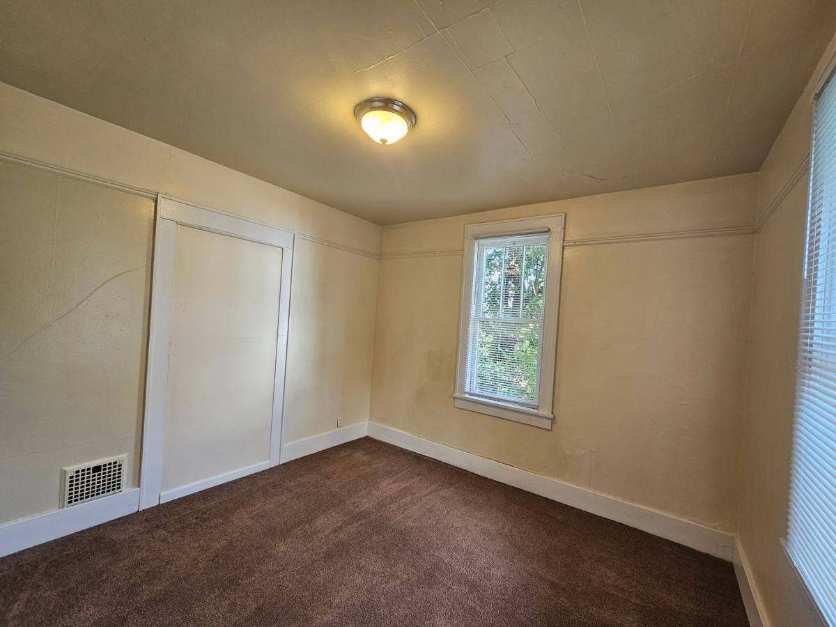Apartment for rent at 397 Gilmore St, Morgantown, WV 26505