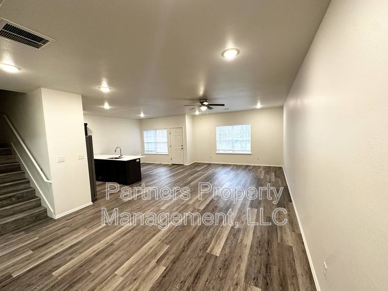 Apartment for rent at 1067 S Benchmark Lane #1, Fayetteville, AR 72704