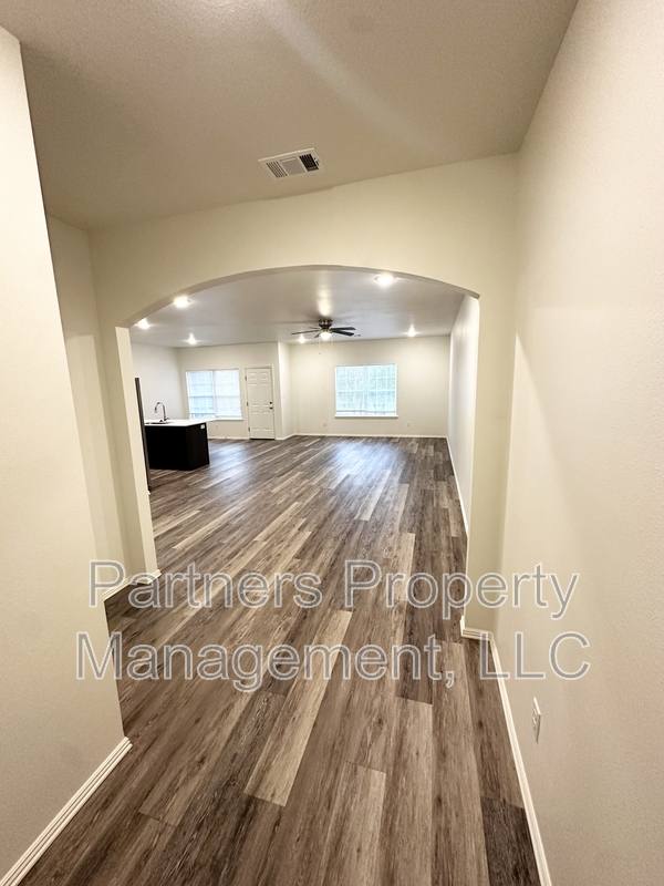 Apartment for rent at 1067 S Benchmark Lane #1, Fayetteville, AR 72704