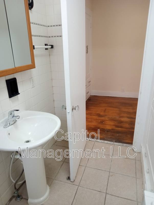 Apartment for rent at 427 Seymour Ave #102, Lansing, MI 48933