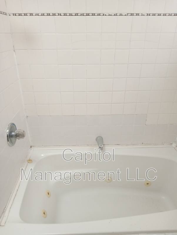 Apartment for rent at 427 Seymour Ave #102, Lansing, MI 48933
