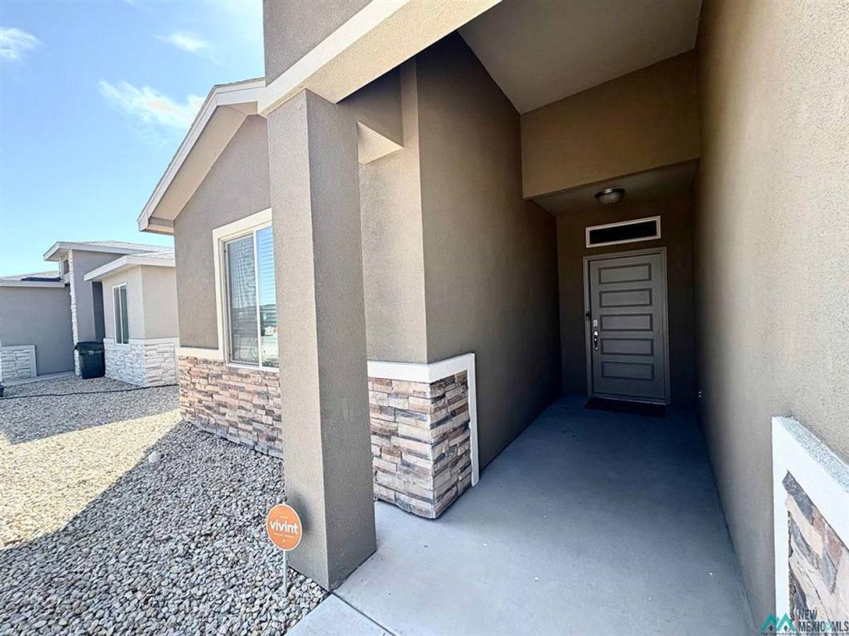 House for rent at 3709 Saguaro Dr, Carlsbad, NM 88220