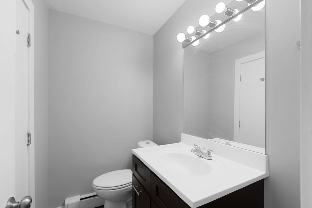 Apartment for rent at 1405 N Ave, Waukegan, IL 60085