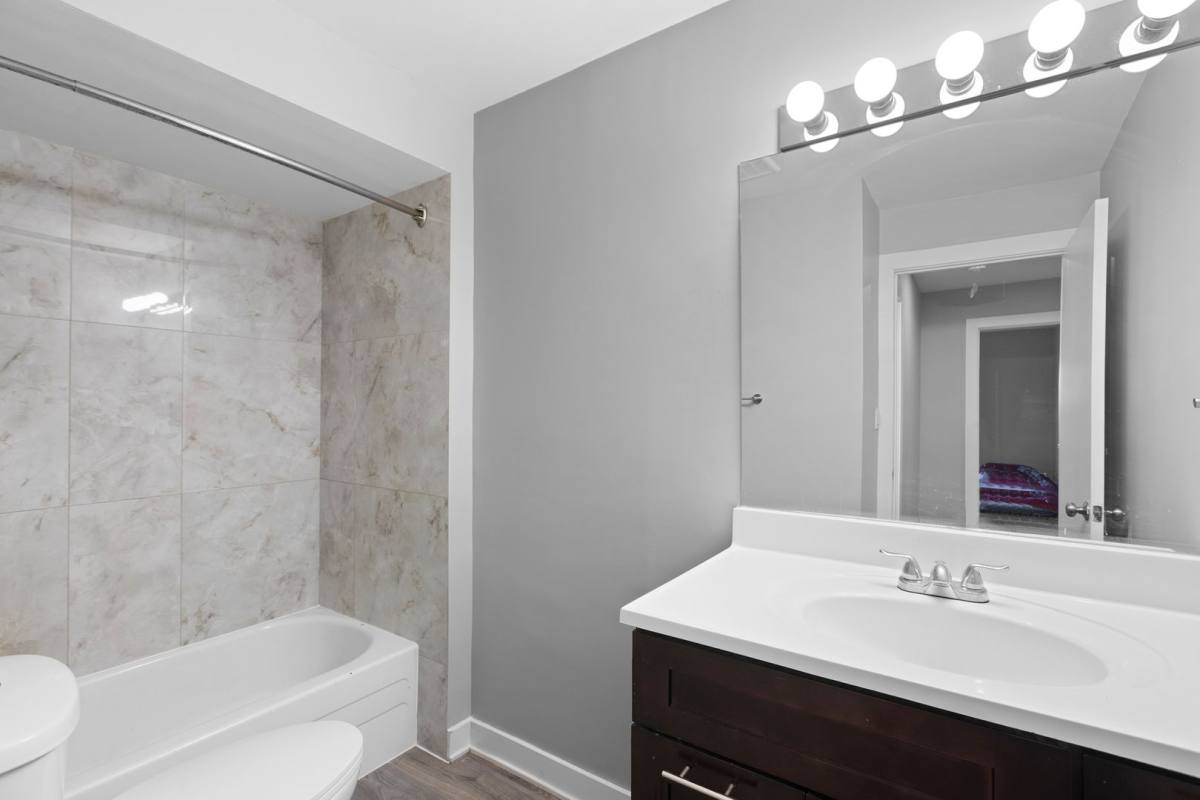 Apartment for rent at 1405 N Ave, Waukegan, IL 60085