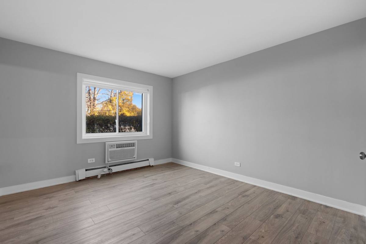 Apartment for rent at 1405 N Ave, Waukegan, IL 60085
