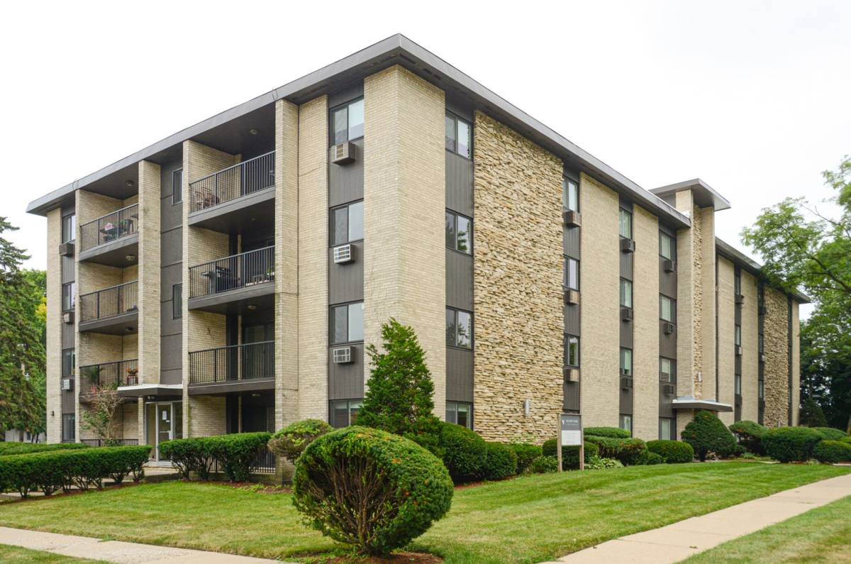 Apartment for rent at 1405 N Ave, Waukegan, IL 60085