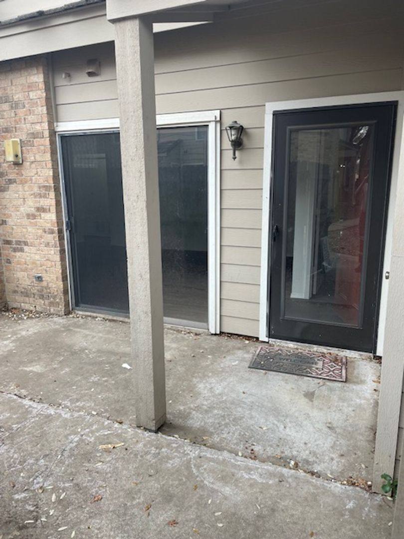 Condo for rent at 1106 Brighton Dr, Arlington, TX 76012