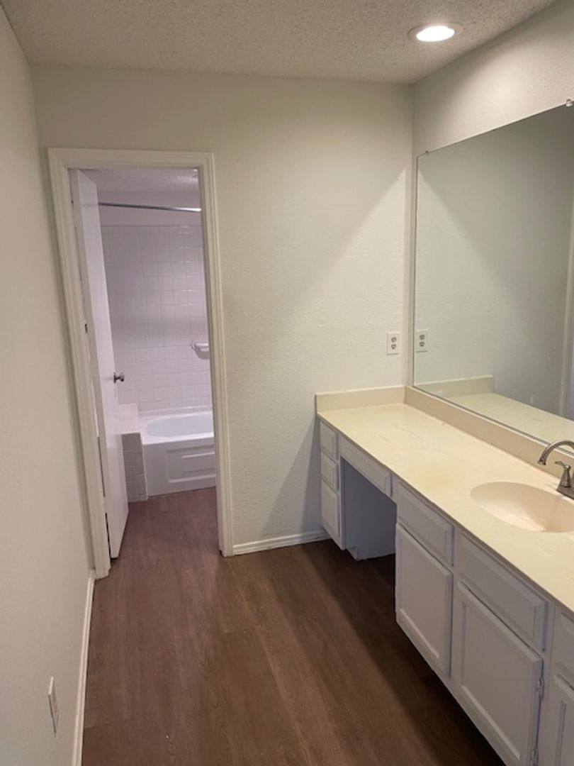Condo for rent at 1106 Brighton Dr, Arlington, TX 76012
