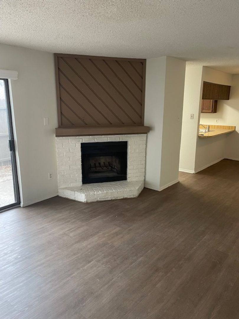 Condo for rent at 1106 Brighton Dr, Arlington, TX 76012