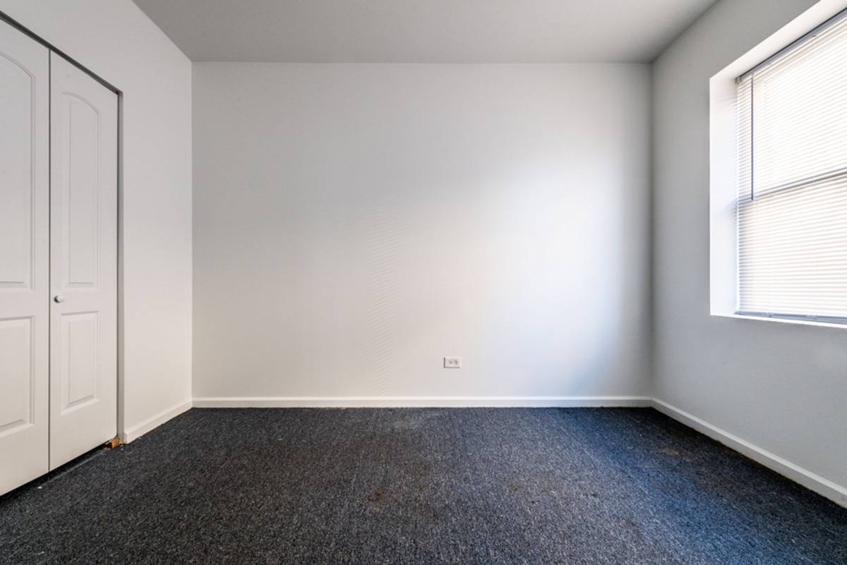 Apartment for rent at 215 E 68th, Chicago, IL 60637