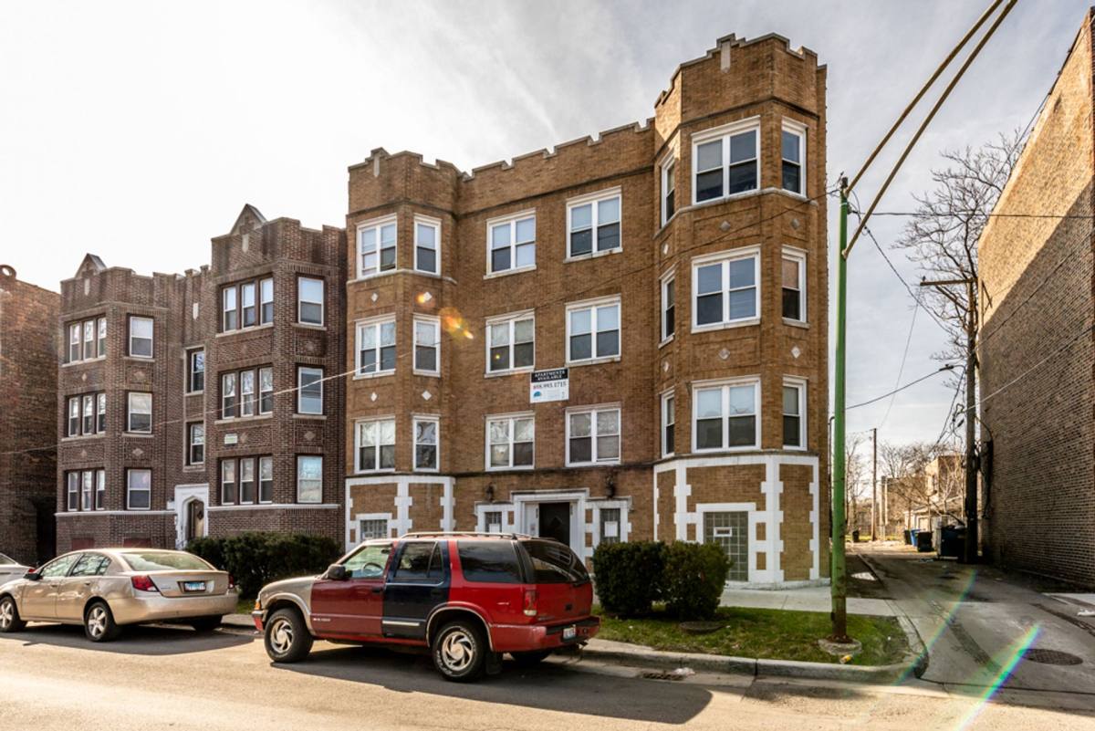 Apartment for rent at 215 E 68th, Chicago, IL 60637