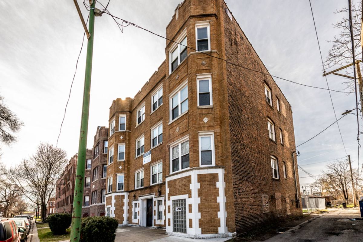 Apartment for rent at 215 E 68th, Chicago, IL 60637