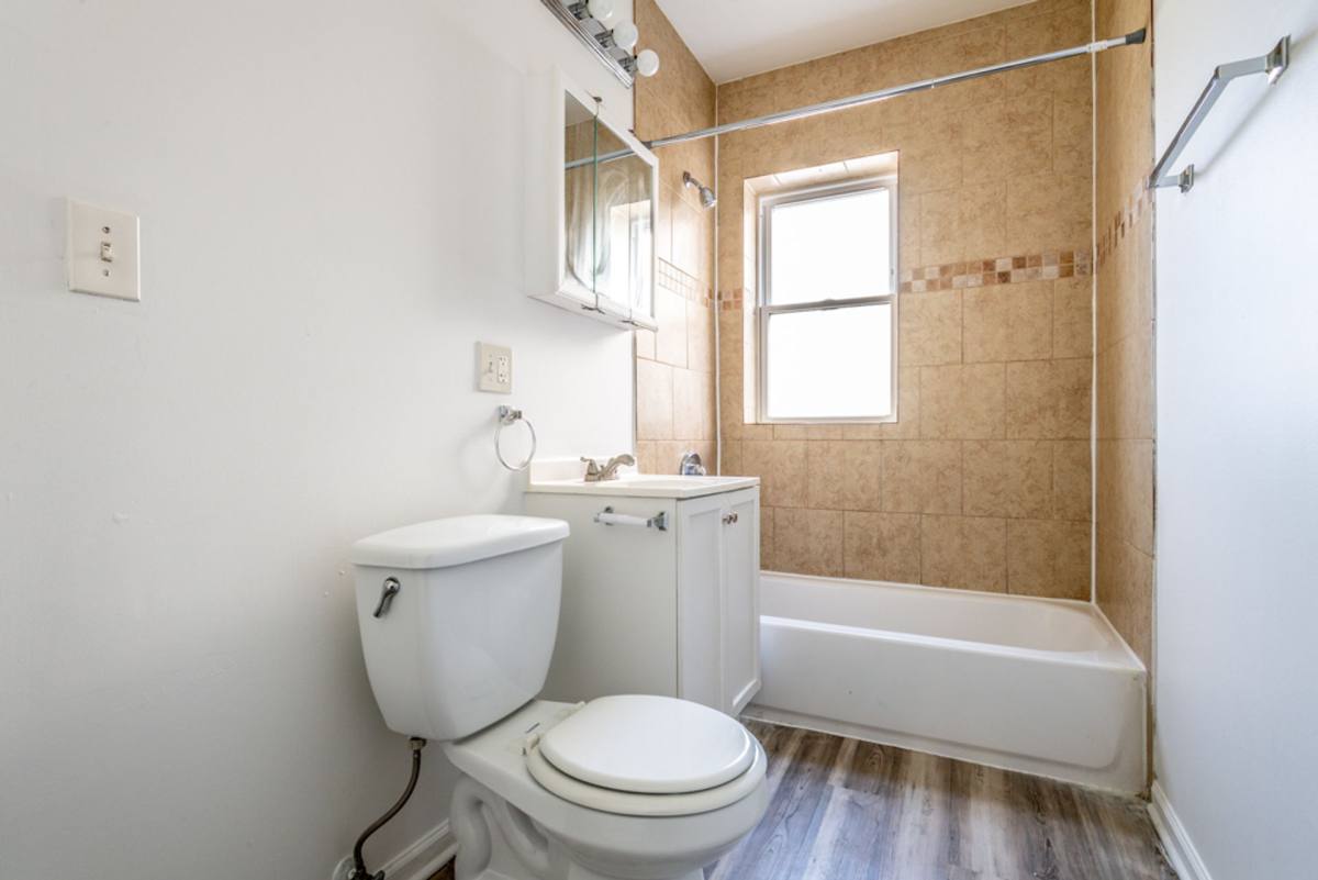 Apartment for rent at 215 E 68th, Chicago, IL 60637