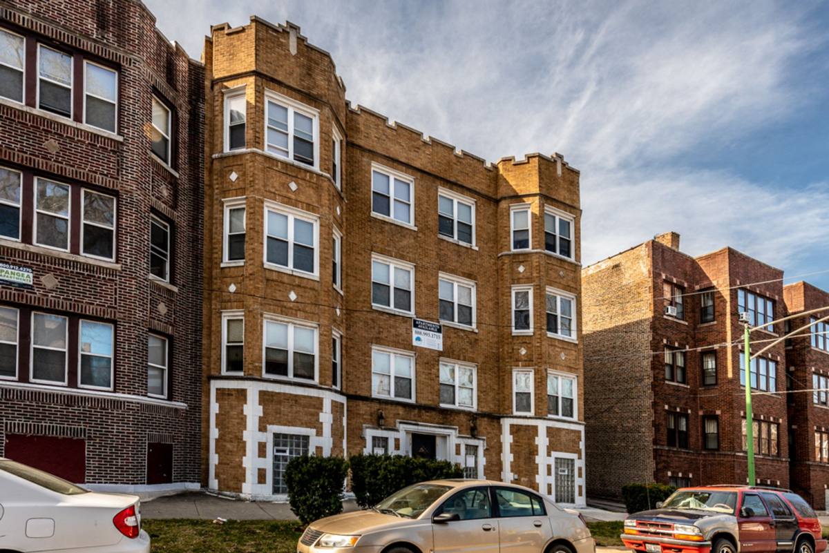 Apartment for rent at 215 E 68th, Chicago, IL 60637