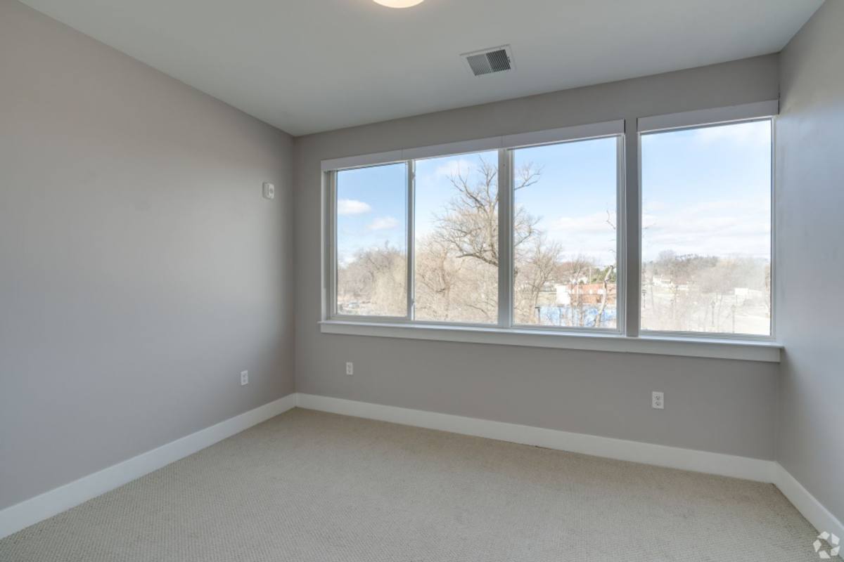 Apartment for rent at 3250 Auburn Rd, Auburn Hills, MI 48326