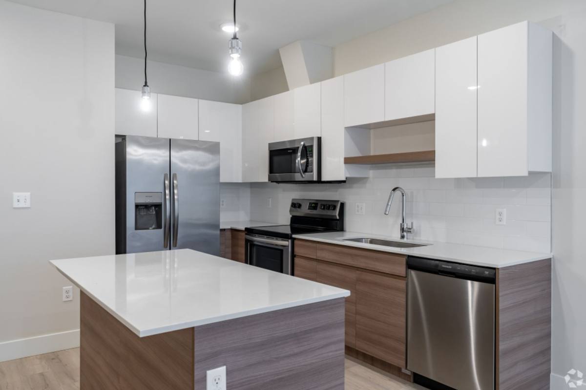 Apartment for rent at 3250 Auburn Rd, Auburn Hills, MI 48326