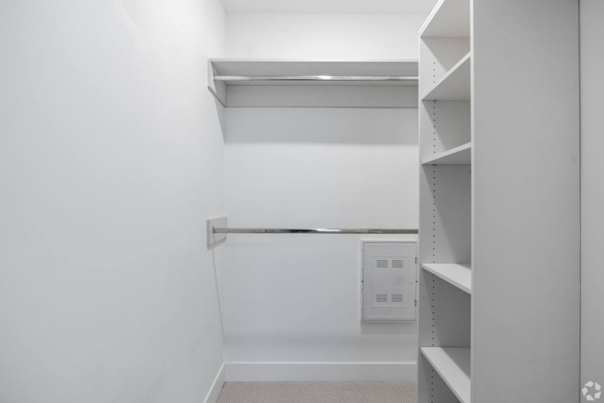 Apartment for rent at 3250 Auburn Rd, Auburn Hills, MI 48326
