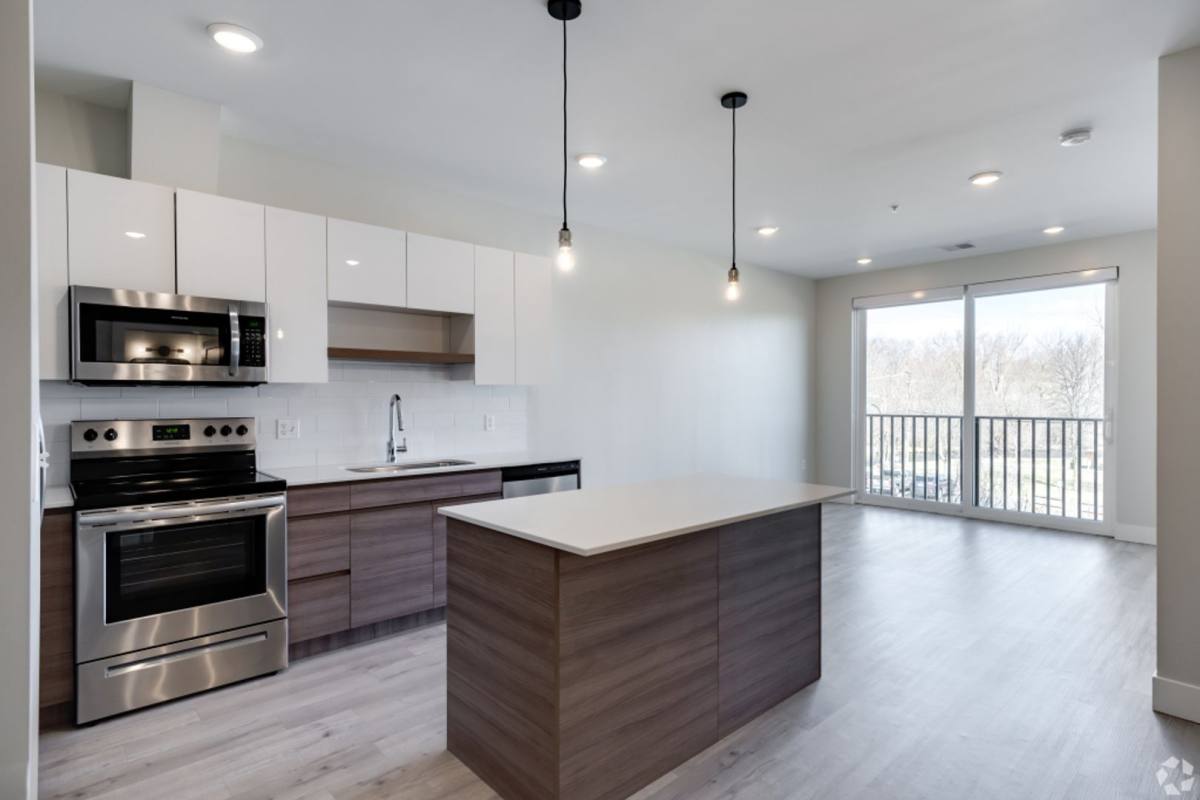 Apartment for rent at 3250 Auburn Rd, Auburn Hills, MI 48326