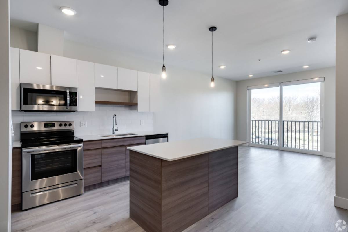 Apartment for rent at 3250 Auburn Rd, Auburn Hills, MI 48326