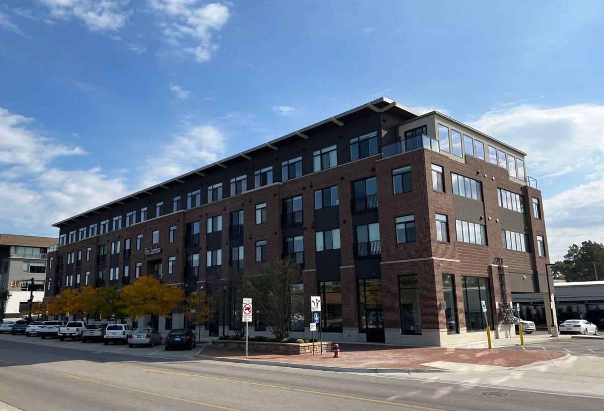 Apartment for rent at 3250 Auburn Rd, Auburn Hills, MI 48326