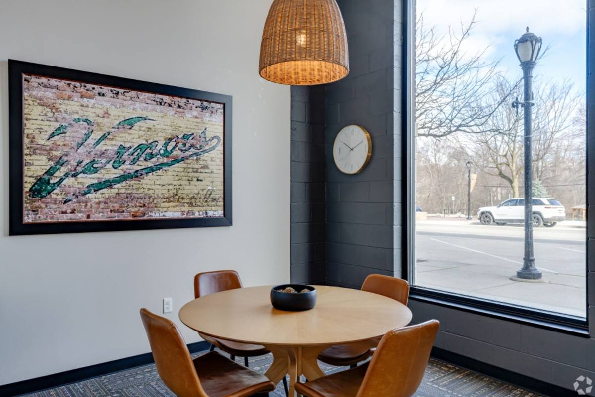 Apartment for rent at 3250 Auburn Rd, Auburn Hills, MI 48326