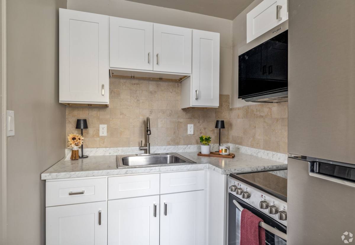 Apartment for rent at 1312 Cleveland Ave NW, Canton, OH 44703