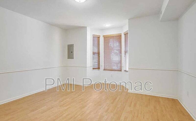 Townhouse for rent at 729 10th St NE, Washington, DC 20002