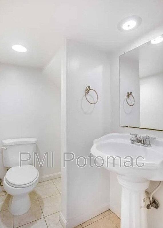 Townhouse for rent at 729 10th St NE, Washington, DC 20002