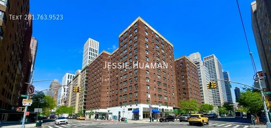 Apartment for rent at 435 E 79th St #10, New York, NY 10075