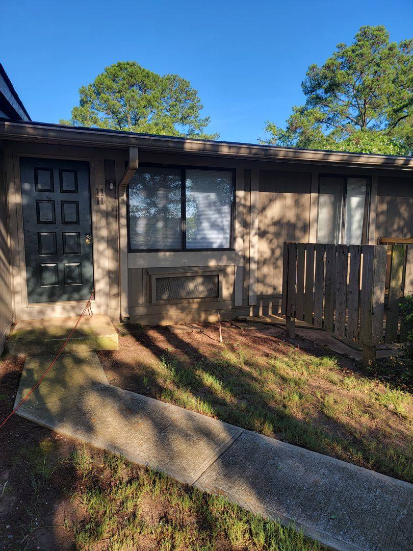 Apartment for rent at 101 Woodcrest Circle, Warner Robins, GA 31093