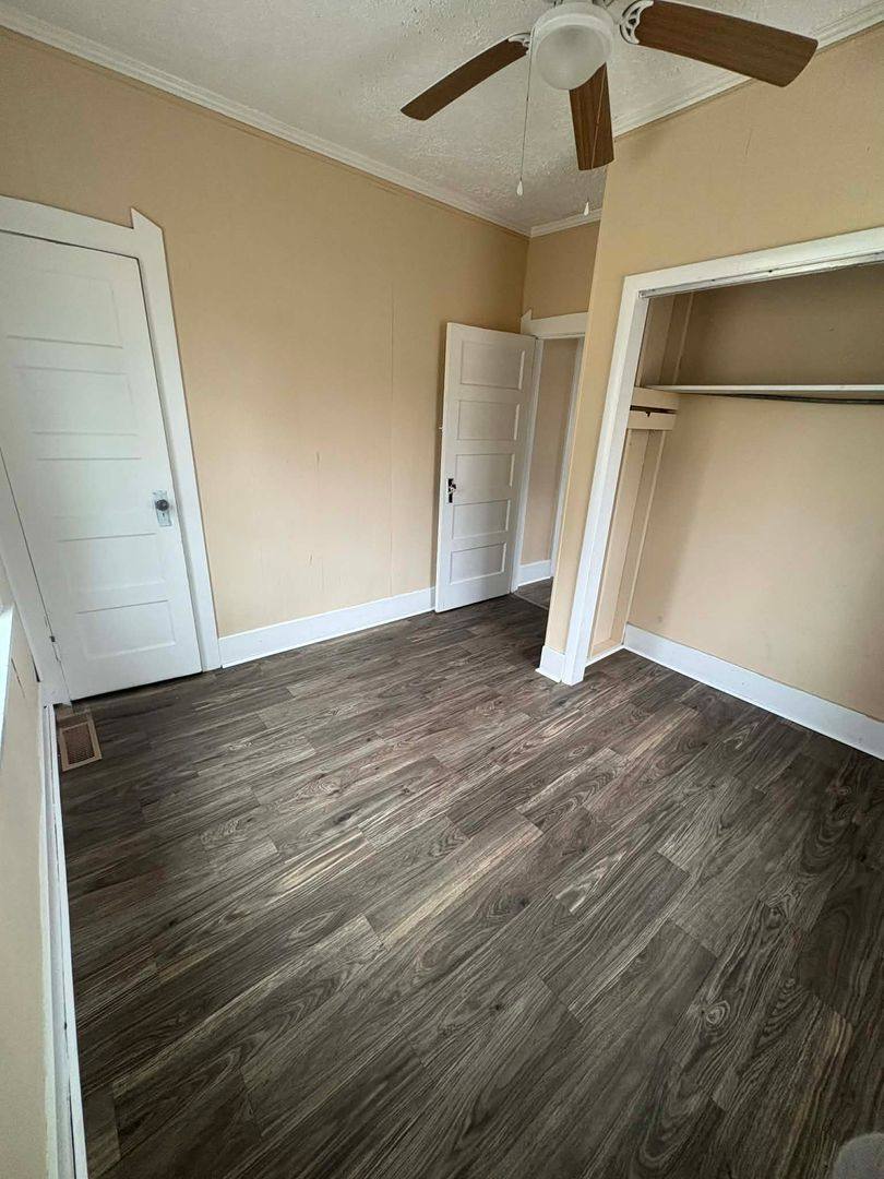 House for rent at 513 W Cherry St, Glasgow, KY 42141
