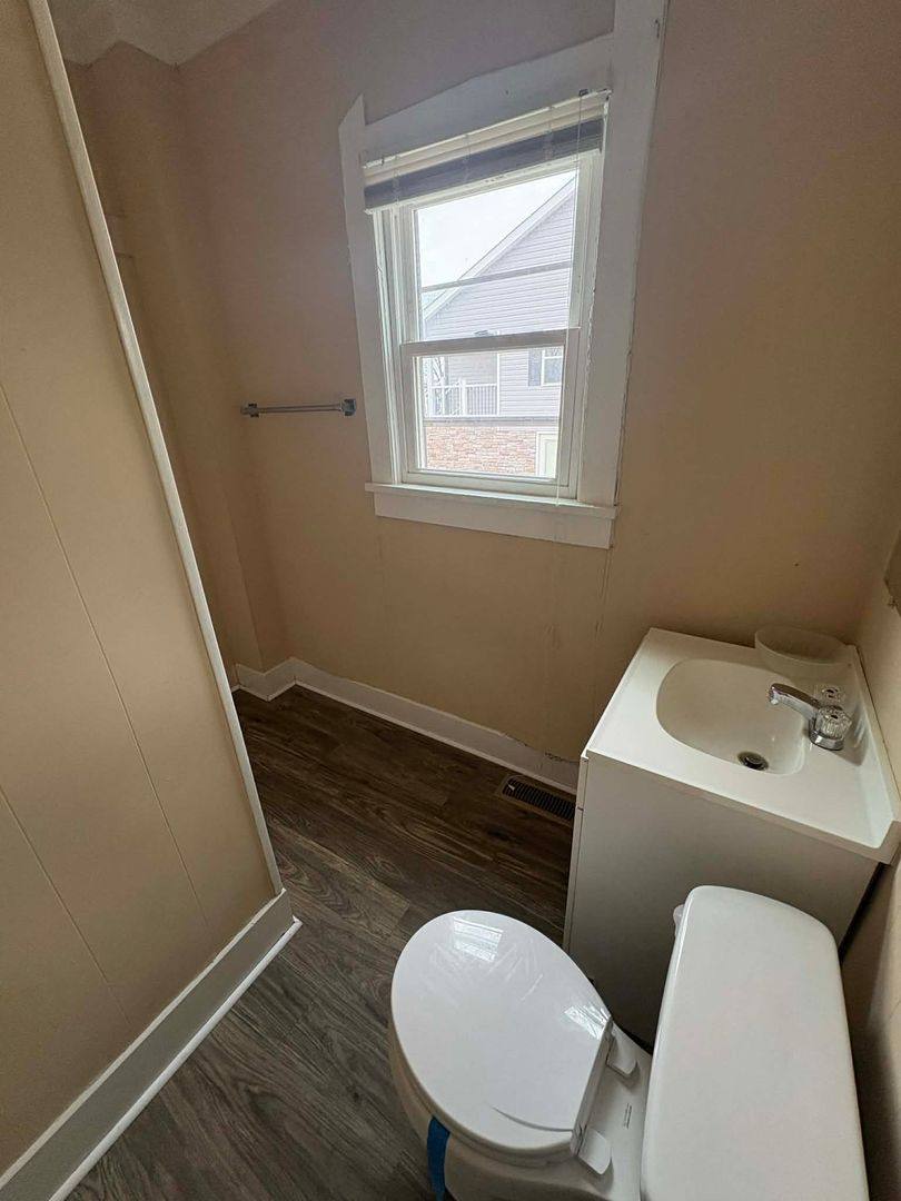 House for rent at 513 W Cherry St, Glasgow, KY 42141