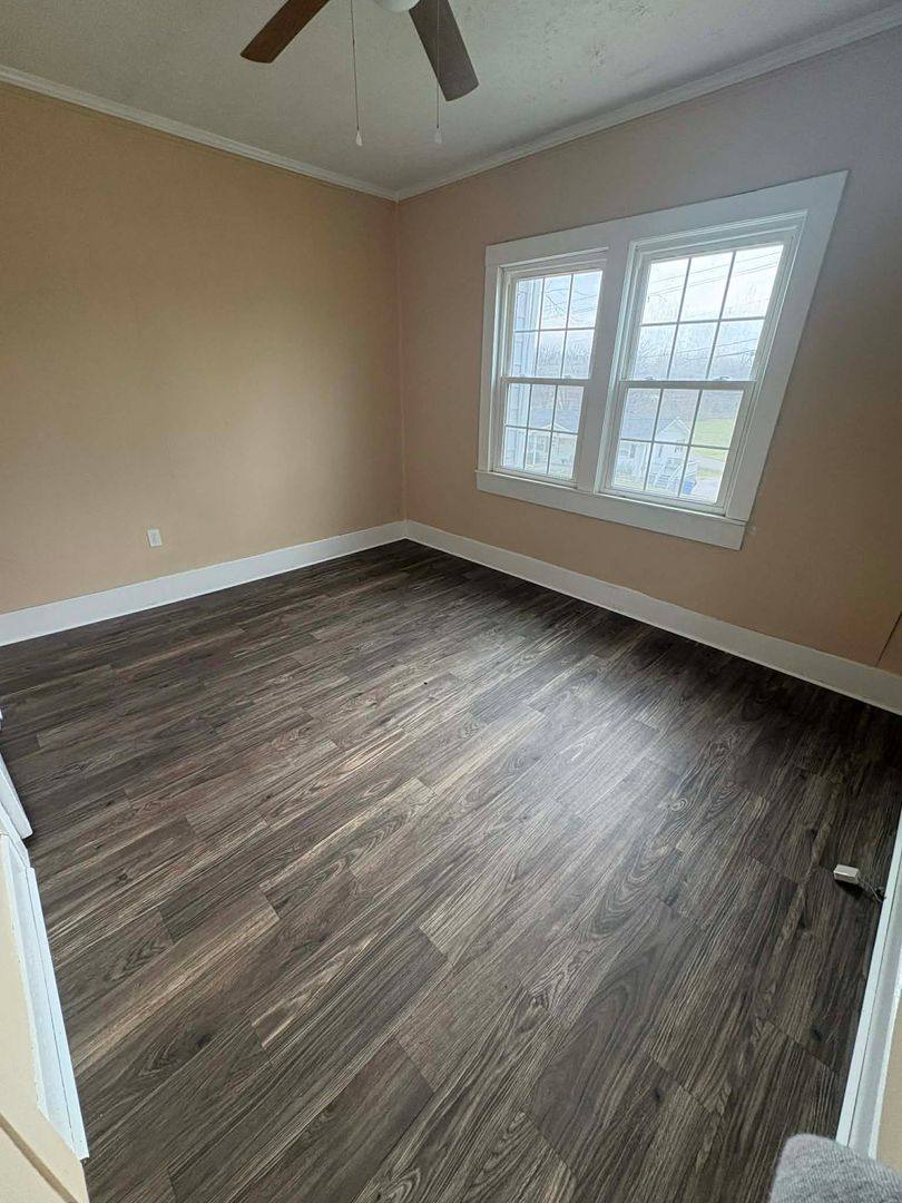 House for rent at 513 W Cherry St, Glasgow, KY 42141