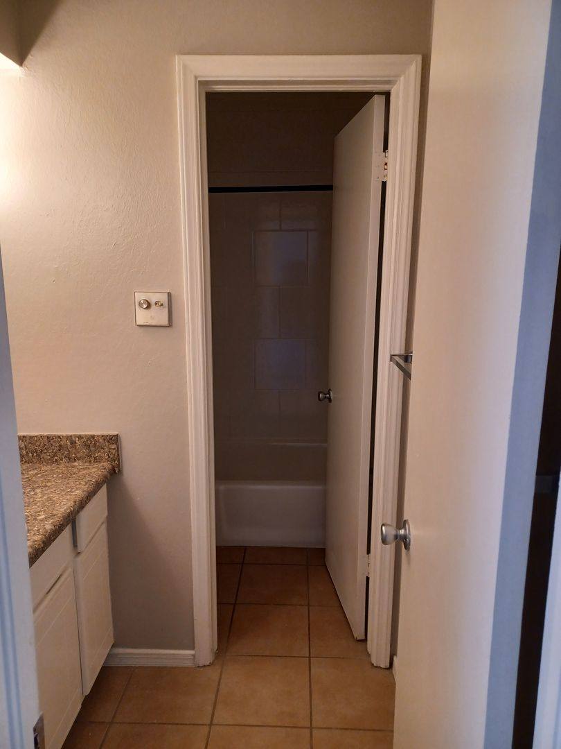 Apartment for rent at 200 Shadow Mountain Dr, El Paso, TX 79912