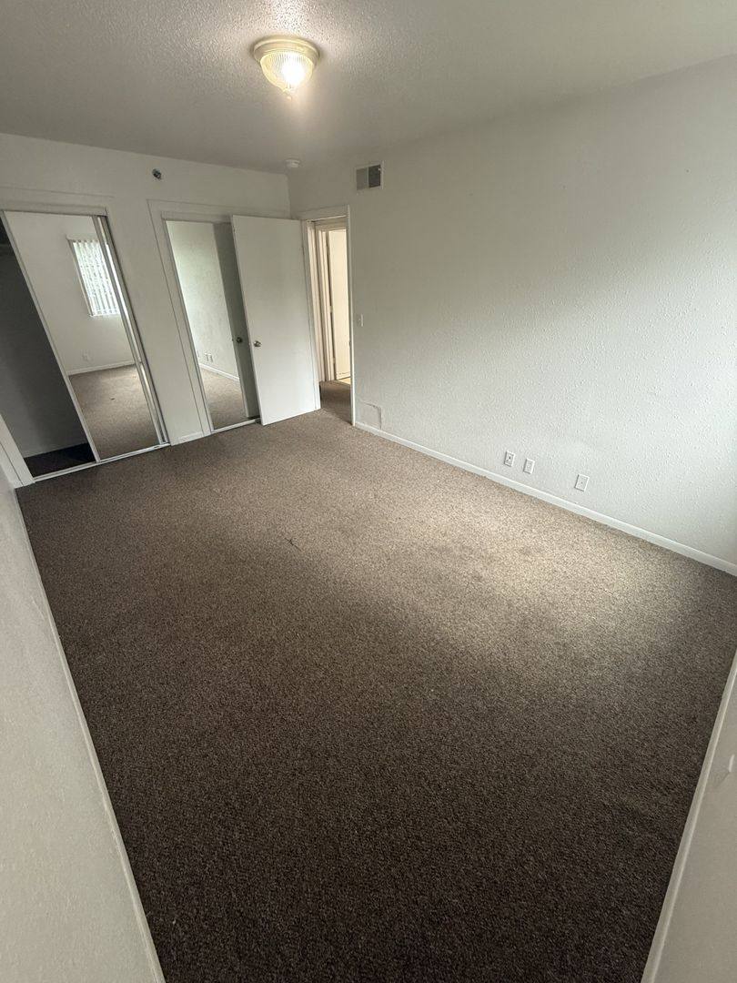 Apartment for rent at 900 Linden Lane, Macomb, IL 61455